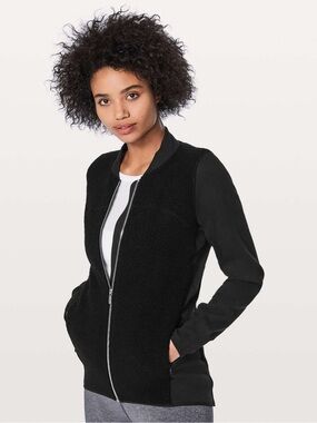 Lululemon Stand Out Sherpa Jacket in Black - size 4